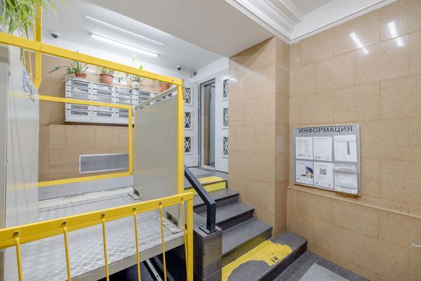 Продам многокомнатную квартиру, Академика Комарова ул, 3к2, Москва г