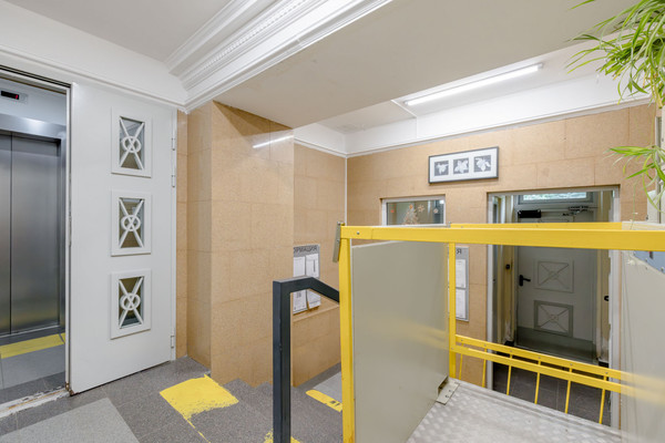 Продам многокомнатную квартиру, Академика Комарова ул, 3к2, Москва г