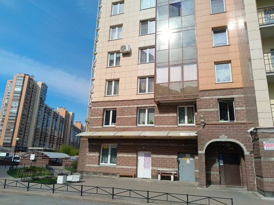Продам трехкомнатную (3-комн.) квартиру, Шуваловский пр-кт, 41к1, Санкт-Петербург г