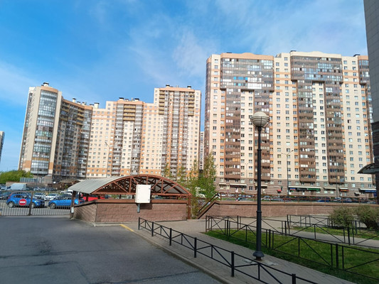Продам трехкомнатную (3-комн.) квартиру, Шуваловский пр-кт, 41к1, Санкт-Петербург г