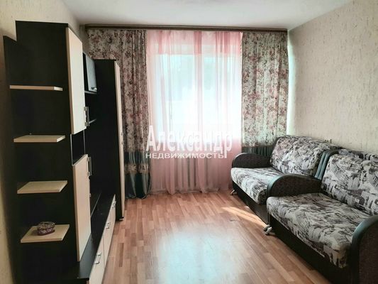 Продам комнату в 8-комн. квартире, Авангардная ул, 33, Санкт-Петербург г