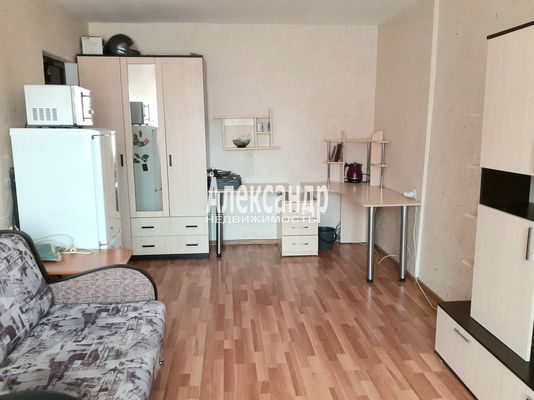 Продам комнату в 8-комн. квартире, Авангардная ул, 33, Санкт-Петербург г