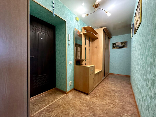 Продам трехкомнатную (3-комн.) квартиру, Физкультурников ул, 2, Киров г