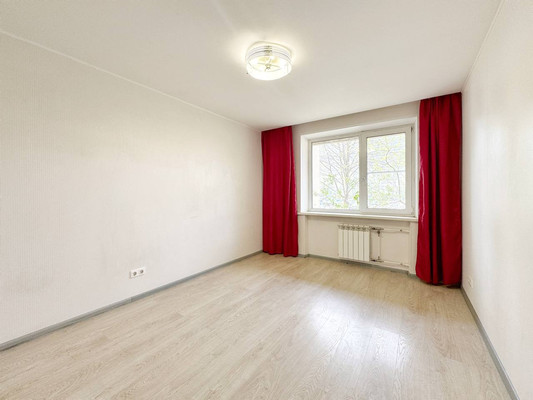 Продам трехкомнатную (3-комн.) квартиру, Долгоозёрная ул, 11а, Санкт-Петербург г