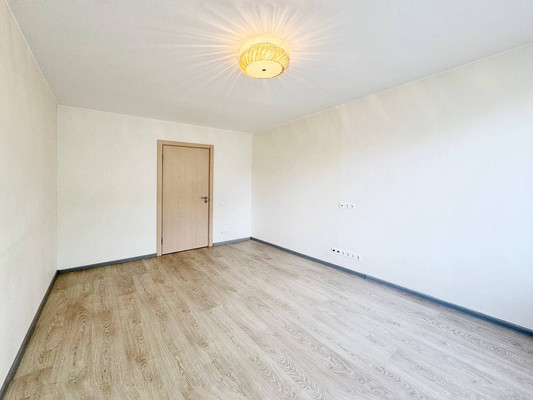 Продам трехкомнатную (3-комн.) квартиру, Долгоозёрная ул, 11а, Санкт-Петербург г