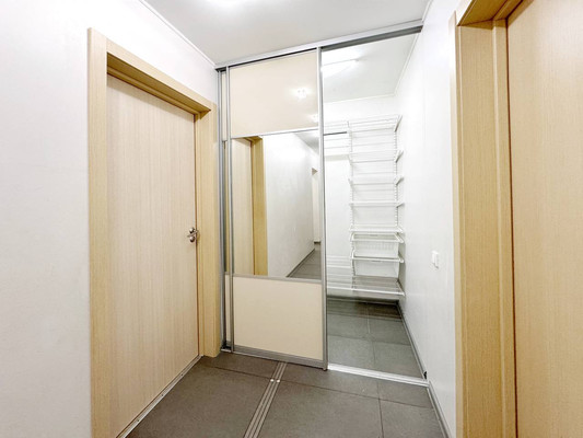 Продам трехкомнатную (3-комн.) квартиру, Долгоозёрная ул, 11а, Санкт-Петербург г