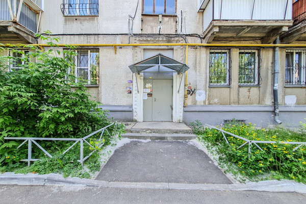 Продам двухкомнатную (2-комн.) квартиру, Жукова ул, 9А, Челябинск г