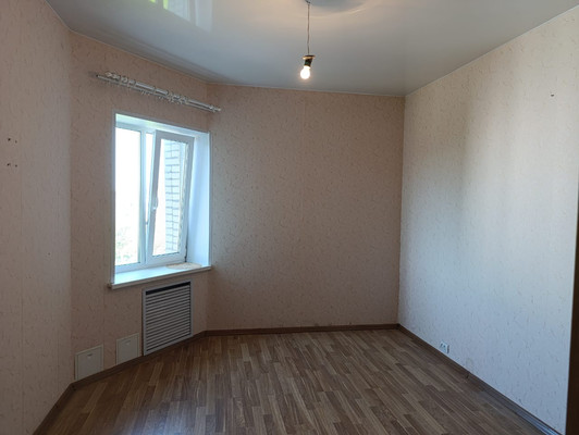 Продам 2-комн. в 5-комн. квартире, Ленинградская ул, 5, Волосово г