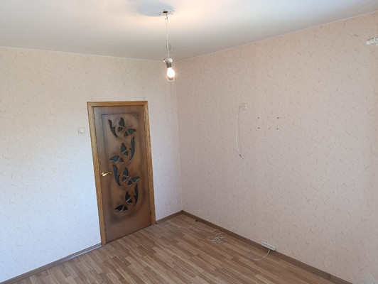 Продам 2-комн. в 5-комн. квартире, Ленинградская ул, 5, Волосово г