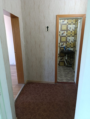 Продам 2-комн. в 5-комн. квартире, Ленинградская ул, 5, Волосово г