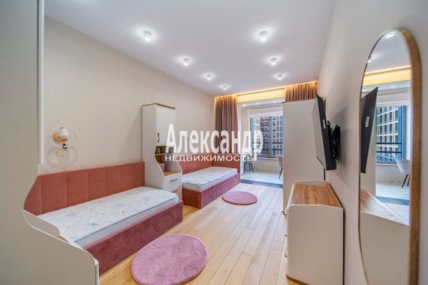 Продам многокомнатную квартиру, Петровский пр-кт, 24к2, Санкт-Петербург г