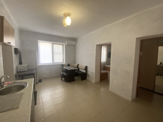 Продам трехкомнатную (3-комн.) квартиру, Межсанаторный проезд, 20к17, Анапа г