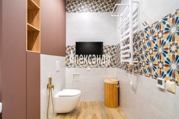 Продам многокомнатную квартиру, Петровский пр-кт, 24к2, Санкт-Петербург г