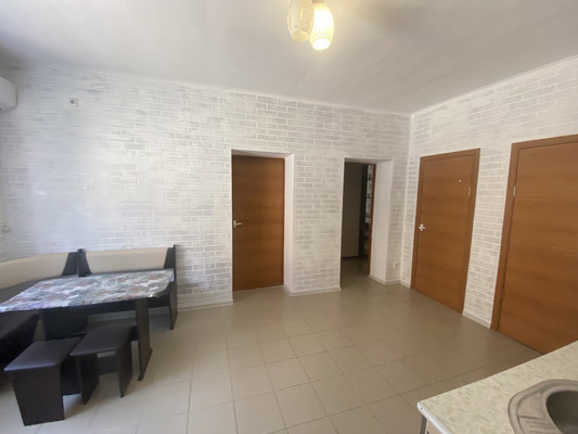 Продам трехкомнатную (3-комн.) квартиру, Межсанаторный проезд, 20к17, Анапа г