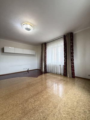 Продам трехкомнатную (3-комн.) квартиру, Чингиза Айтматова ул, 10, Казань г
