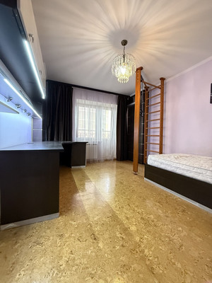 Продам трехкомнатную (3-комн.) квартиру, Чингиза Айтматова ул, 10, Казань г