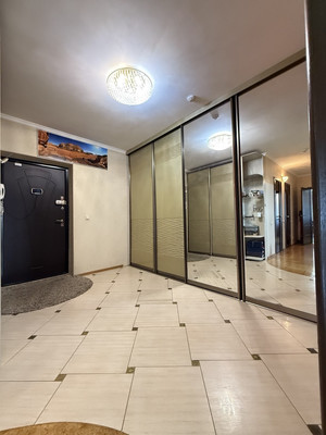 Продам трехкомнатную (3-комн.) квартиру, Чингиза Айтматова ул, 10, Казань г