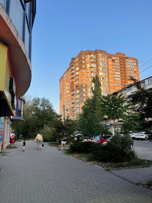Продам двухкомнатную (2-комн.) квартиру, 2-я Баррикадная ул, 4к3, Ростов-на-Дону г