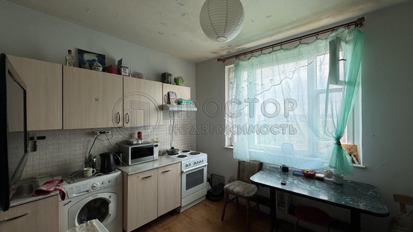 Продам трехкомнатную (3-комн.) квартиру, Братеевская ул, 21к2, Москва г