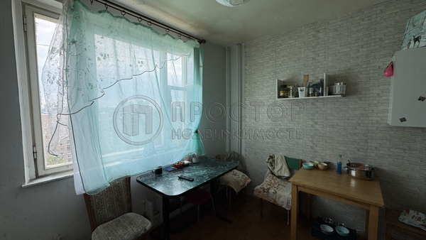 Продам трехкомнатную (3-комн.) квартиру, Братеевская ул, 21к2, Москва г