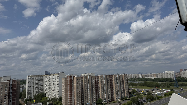 Продам трехкомнатную (3-комн.) квартиру, Братеевская ул, 21к2, Москва г