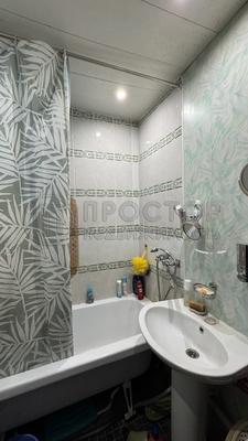 Продам трехкомнатную (3-комн.) квартиру, Братеевская ул, 21к2, Москва г