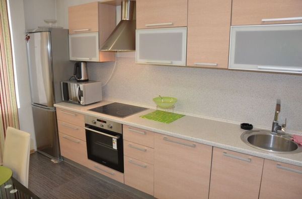 Продам трехкомнатную (3-комн.) квартиру, Байкальская ул, 202/13, Иркутск г