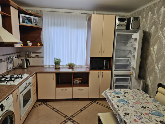 Продам трехкомнатную (3-комн.) квартиру, Передовая ул, 80, Краснодар г