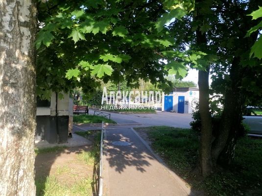 Продам трехкомнатную (3-комн.) квартиру, Калинина ул, 25, Приозерск г