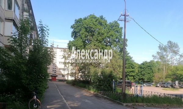 Продам трехкомнатную (3-комн.) квартиру, Калинина ул, 25, Приозерск г