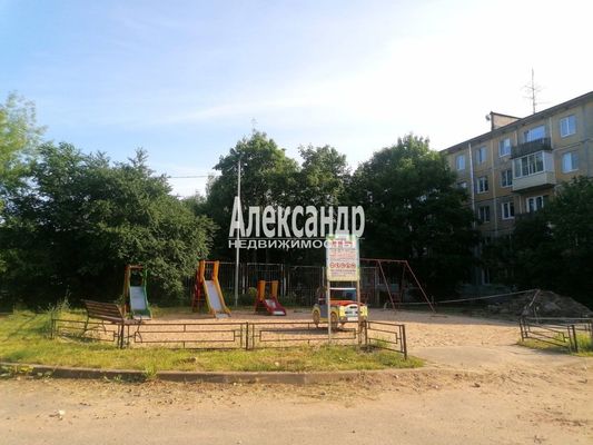 Продам трехкомнатную (3-комн.) квартиру, Калинина ул, 25, Приозерск г