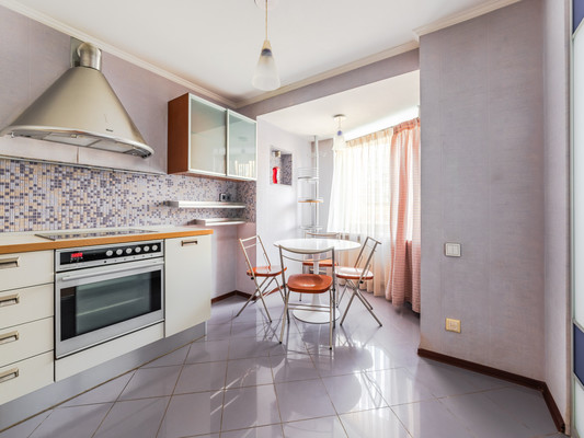 Продам трехкомнатную (3-комн.) квартиру, Авиаконструкторов пр-кт, 38Ак1, Санкт-Петербург г