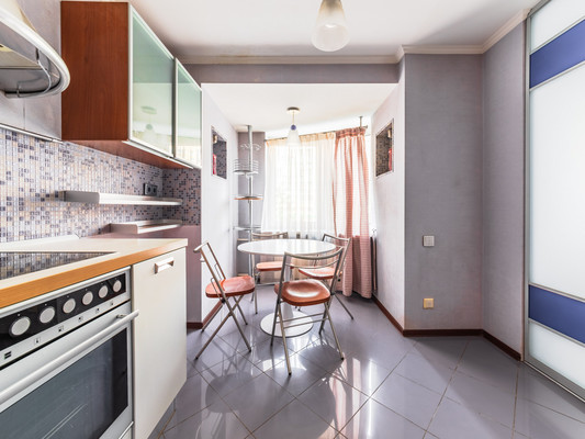 Продам трехкомнатную (3-комн.) квартиру, Авиаконструкторов пр-кт, 38Ак1, Санкт-Петербург г