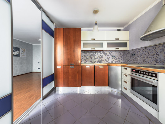 Продам трехкомнатную (3-комн.) квартиру, Авиаконструкторов пр-кт, 38Ак1, Санкт-Петербург г