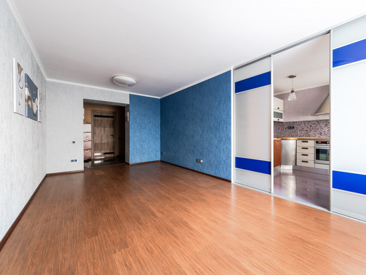 Продам трехкомнатную (3-комн.) квартиру, Авиаконструкторов пр-кт, 38Ак1, Санкт-Петербург г