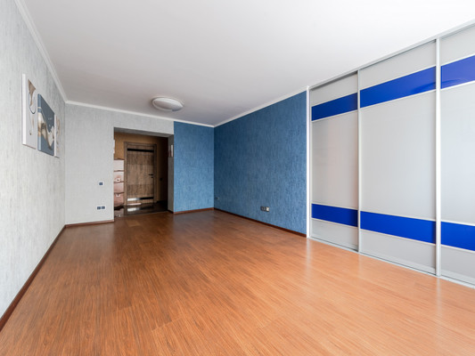 Продам трехкомнатную (3-комн.) квартиру, Авиаконструкторов пр-кт, 38Ак1, Санкт-Петербург г
