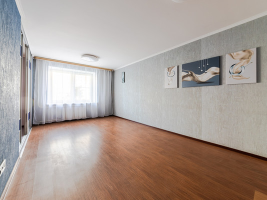 Продам трехкомнатную (3-комн.) квартиру, Авиаконструкторов пр-кт, 38Ак1, Санкт-Петербург г