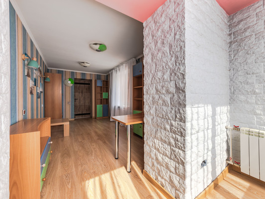 Продам трехкомнатную (3-комн.) квартиру, Авиаконструкторов пр-кт, 38Ак1, Санкт-Петербург г