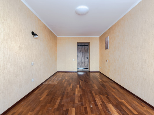 Продам трехкомнатную (3-комн.) квартиру, Авиаконструкторов пр-кт, 38Ак1, Санкт-Петербург г