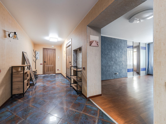 Продам трехкомнатную (3-комн.) квартиру, Авиаконструкторов пр-кт, 38Ак1, Санкт-Петербург г
