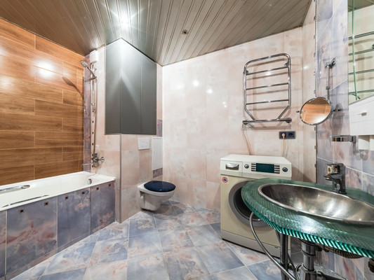 Продам трехкомнатную (3-комн.) квартиру, Авиаконструкторов пр-кт, 38Ак1, Санкт-Петербург г
