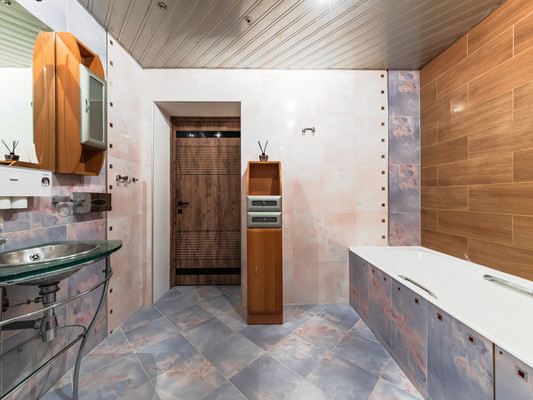 Продам трехкомнатную (3-комн.) квартиру, Авиаконструкторов пр-кт, 38Ак1, Санкт-Петербург г