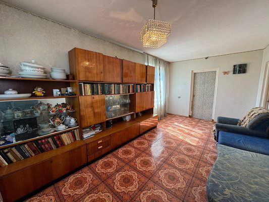 Продам трехкомнатную (3-комн.) квартиру, Вокзальная ул, 76к2, Комсомольск-на-Амуре г