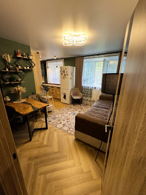 Продам трехкомнатную (3-комн.) квартиру, Вагоностроителей пр-кт, 30, Нижний Тагил г