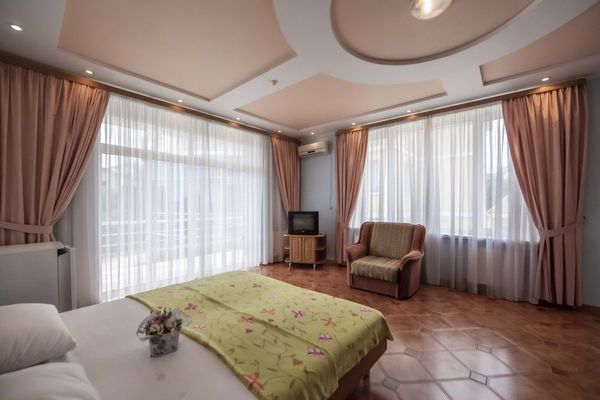 Продам гостиницу 4 500 м2, Морская ул, 3, Коктебель пгт