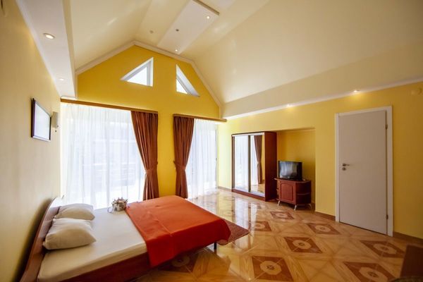 Продам гостиницу 4 500 м2, Морская ул, 3, Коктебель пгт