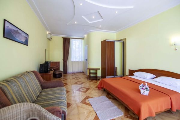 Продам гостиницу 4 500 м2, Морская ул, 3, Коктебель пгт