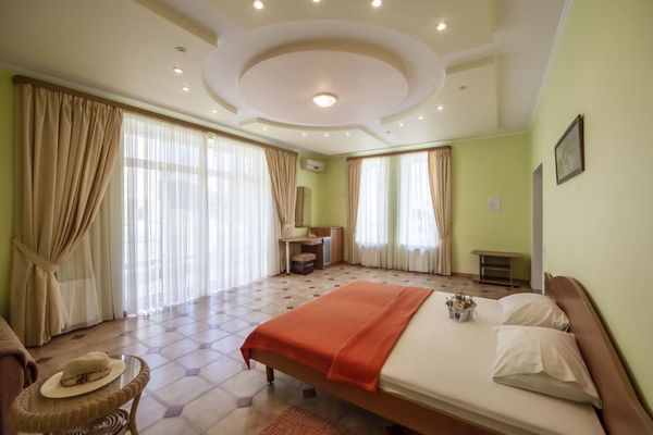 Продам гостиницу 4 500 м2, Морская ул, 3, Коктебель пгт