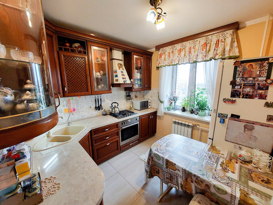 Продам трехкомнатную (3-комн.) квартиру, Западная ул, 44к1, Ям с