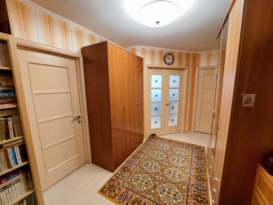 Продам трехкомнатную (3-комн.) квартиру, Западная ул, 44к1, Ям с